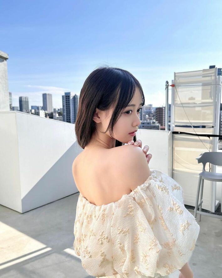 高嶺のなでしこ・松本ももな 大胆にデコルテ&美背中披露のオフショット