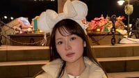 畑芽育 “変装なし”クリスマスディズニーに「バレなかったの？！」と驚きの声 友人と双子コーデで満喫ショット披露！「可愛すぎて頭抱えた」