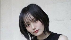 山本彩 「肩出すにはちと早かった」美肩あらわなコーデを披露！ざっくり開いたニット姿にファンから「似合いすぎ」