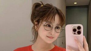 「イケメン感あふれ出てる」鈴木奈々 2歳上の兄とのドライブショットを公開！白T×デニム×キャップのリンクコーデをした姿に「仲良しですね」「素敵なご家族」