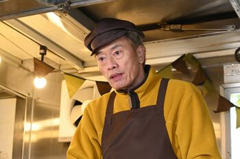 遠藤憲一が“山田”として登場！食品衛生責任者の名前は「山田健作」