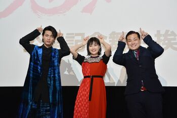 板垣瑞生「鬼ガール！！」舞台挨拶で井頭愛海の手を取りエスコート！紳士対応に観客も歓喜！