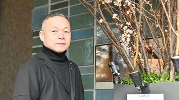 世界で活躍するフラワーアーティスト・赤井勝「夢は、月で花の個展を開くこと」