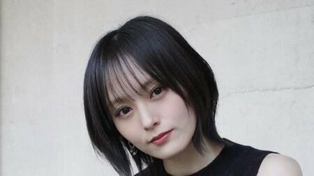 山本彩 「肩出すにはちと早かった」美肩あらわなコーデを披露！ざっくり開いたニット姿にファンから「似合いすぎ」