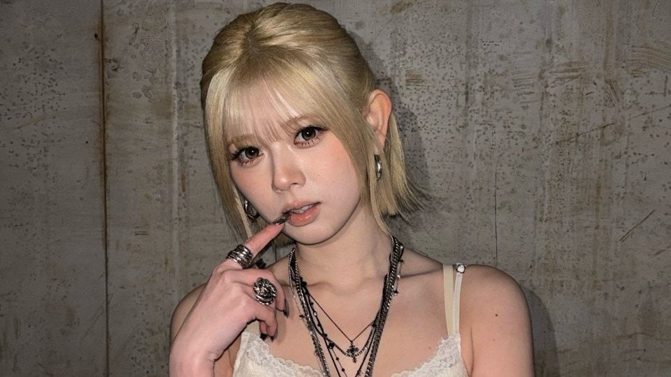 へそピあけたのー！？」NiziU・RIKU おへそに光るアクセサリーにファン