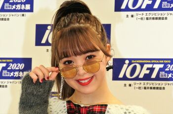 「調子にのってるふうに見えてないかな（笑）」にこるん＆めるるがキュートなメガネファッションを披露