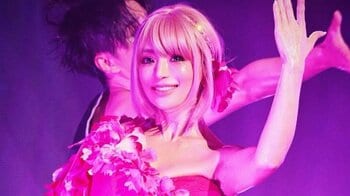 「妖精だー！」浜崎あゆみ ピンクドレス姿のステージショットを大公開！花が無数についた華やかデザインに「衣装も進化していく」と反響