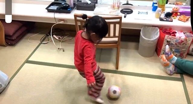 やばい、蹴り出した」丸山桂里奈 2歳娘が教えていないのに驚きの