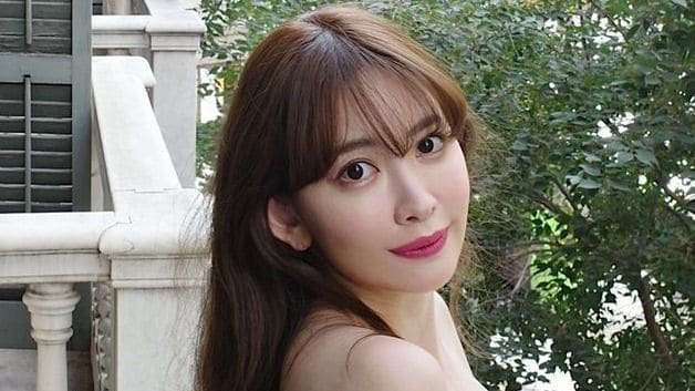 眼福】小嶋陽菜 素肌を大胆披露のドレス姿！写真集オフショット公開に