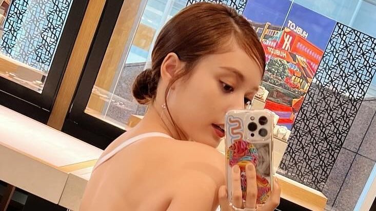 かっ可愛い」谷まりあ 大胆背中ドレス＆もふもふ姿公開 “表情七変化”も