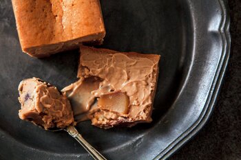 toroaより、栗と北海道チーズのリッチな秋のスイーツ「とろ生マロンチーズケーキ」発売。数量限定で栗の渋皮煮が“2倍” 増量