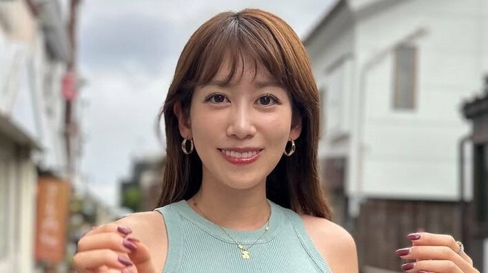 「これはもう写真集！」元NHKアナ・中川安奈 ノースリーブ姿で川越市を満喫！“猫耳ポーズ”やソフトクリームを味わうショットを公開<br />