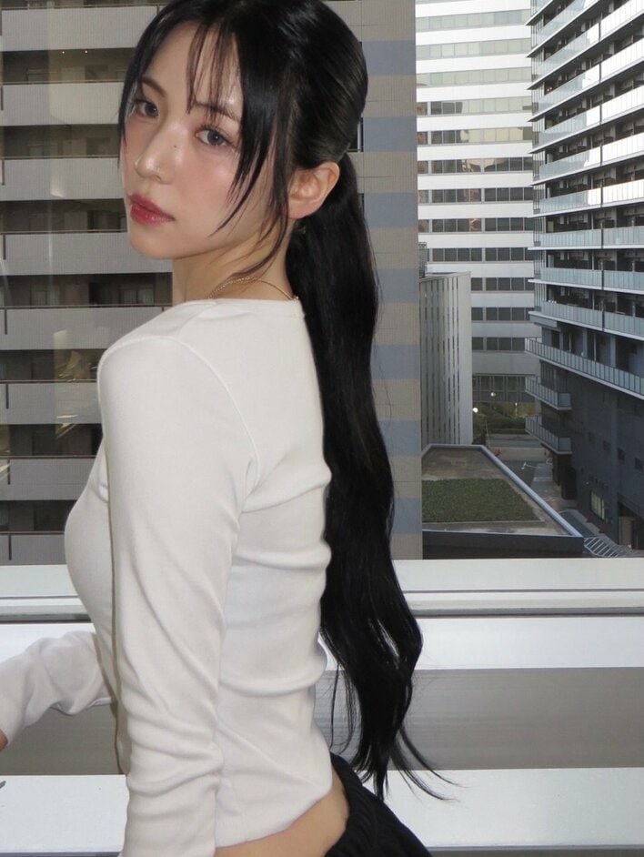 オーラ半端ない」NiziU・MAYA 美ウエスト見せの透明感抜群ショット公開