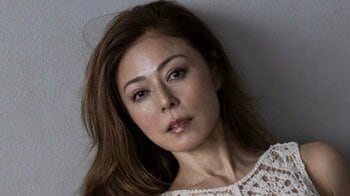 武田久美子(57) “貝殻ビキニ風白水着”が透けるレースドレス姿を披露！「セクシーでエネルギッシュな姿を…」自然光の中で見せた大人の魅力溢れる表情に「最強に綺麗過ぎ」