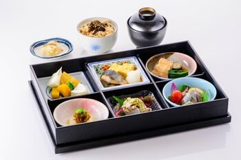 【新日本海フェリー】船内レストラン特別メニュー「北前船　六華堂彩膳」