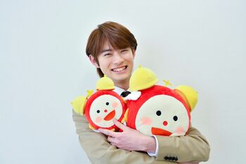 前田拳太郎「カメラを向けられるとつい…」きゅるん♪としたあいさつで「間違えちゃった！」