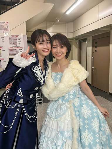 史上最強のツートップ」前田敦子&大島優子 頬寄せ合った待望の2