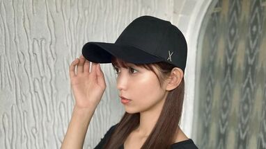 産後とは思えない”の人気YouTuberが「足ほそ！」なブラックコーデ披露