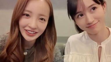 貴重すぎる！」板野友美＆前田敦子 ディナーライブのため同期で