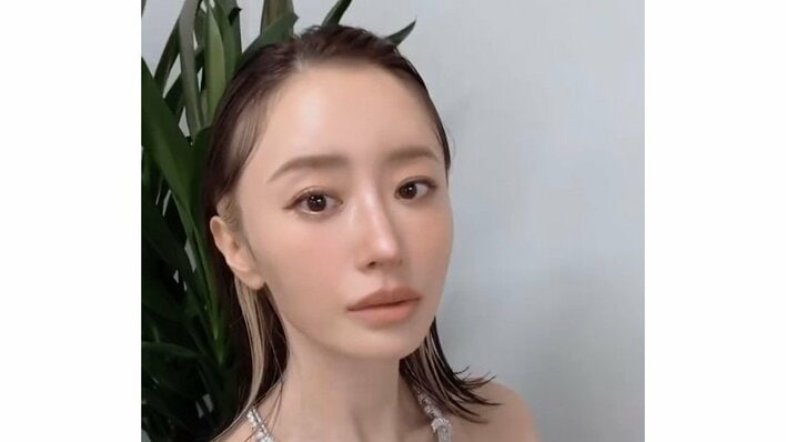 松本まりか 1億5000万円のダイヤモンドジュエリーまとった白ドレス姿公開！胸元で輝き放ったエレガントなたたずまいに「ゴージャス」