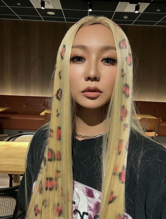 破壊力えぐい」倖田來未 ド派手な“ヒョウ柄”ピンクヘア姿が話題