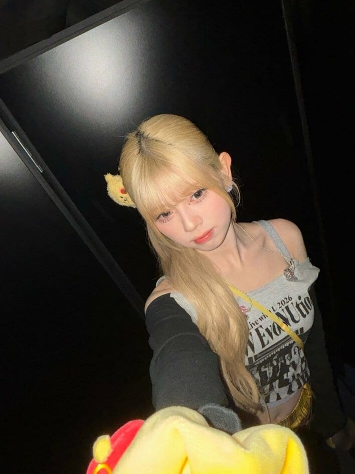 NiziU・RIKU パジャマで寝そべりショットを披露！透明感あふれる
