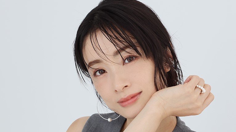 3児の母 上戸彩(39)話題の15年ぶり写真集『Midday Reverie』お気に入り