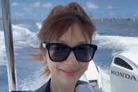 ほしのあき(49) 黒ビキニ姿のモルディブ満喫ショット公開！絶景の海に囲まれ旅行を楽しむ姿に「スタイルめっちゃ良すぎ」「写真集出して下さい」