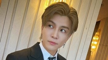 岩田剛典 王子様感あふれる黒スーツ姿＆カジュアルスタイルのギャップあふれるショットにファン歓喜「ビジュ大優勝」「どっちも似合ってて素敵」