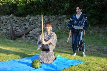 初めてのスイカ割りで小山慶一郎にハプニング発生！二階堂高嗣も「うそでしょ！？」