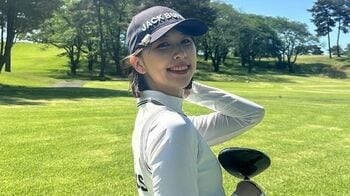 ももクロ　玉井詩織　ミニスカ姿でゴルフを楽しむ写真を公開　ナイスショットには思わずおちゃめな喜び方をしちゃう場面も！