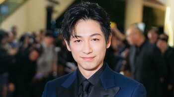 「別人みたい」ディーン・フジオカ どアップ自撮りで短髪姿を公開！ひげを生やしたワイルドスタイルに「ヤバい…惚れる」