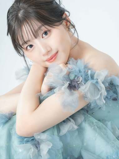 元日向坂46・佐々木美玲 初ウェディングドレス姿で美デコルテ際立つ