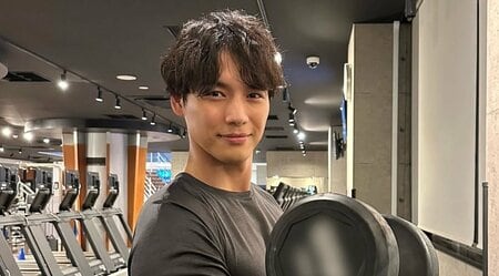 「スーツ姿からは想像できない」福士蒼汰のムキムキショットに「腕ふっっと」「惚れ惚れ♡」と驚きの声！『東京P.D. 警視庁広報２係』