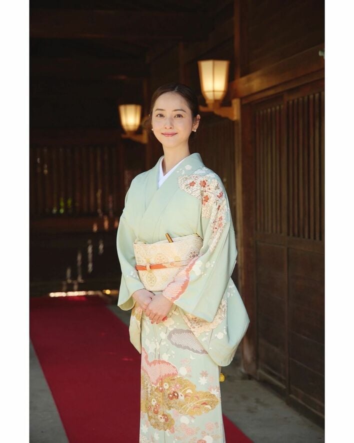 佐々木希 家族で行った七五三のお参りでの着物姿を披露 メイク時間は