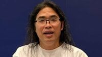 「聖徳太子？」ロッチ中岡 頭上に“小さすぎるチョウ”をあしらった斬新ヘアスタイルを公開！金ピカ背景の真顔ショットに「縁起が良さそうっ」