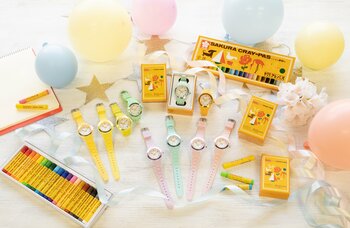 【横浜赤レンガ倉庫】100色展開の「クレパス柄トケイ」や可愛い文具雑貨が大集合！「TokiiRo pop up shop」が2026年4月13日より期間限定オープン！