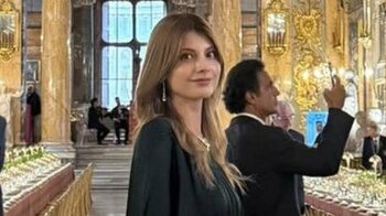 「凄すぎて凄い！」マギー ローマの宮殿で高級車メーカーの“超VIP”と3ショット！「外交官レベルやないですか」と反響