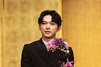 吉沢亮「もっとテレビドラマにも挑戦したい」杉咲花と橋田賞新人賞を受賞