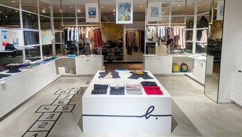 アニエスベーと共催したポスターコンクールの受賞作品展を開催中