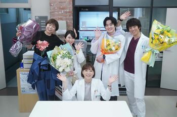 志田未来、中尾明慶、望月歩、山口智子がクランクアップ「樹里ちゃんは日本一の座長！」（山口）