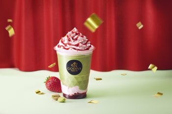 ゴディバ創業100周年記念！フランスのパティシエ兼アイスクリーム職人＆日本の米糀とのコラボレーションから誕生！！「100周年アニバーサリー ストロベリー ピスタチオ ショコリキサー」