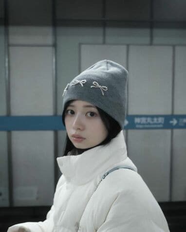 桜田ひより着用Perushu ストライプ ニットセーター NYロゴ 桜田ひより ニット帽子姿で彼女感あふれる“近距離ショット”公開！京都