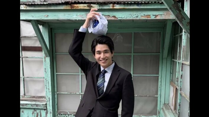 【かわいい＆かっこいい！】中沢元紀のおちゃめなオフショにSNS「手足が長い！」「氷嚢持っててもサマになる」『最後の鑑定人』
