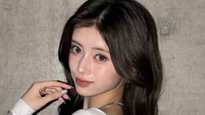 【画像5枚】「くびれも鎖骨もきれい」NiziU・RIMA “ビジュ大爆発”のオフショットを見る