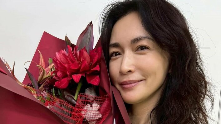 長谷川京子 ラグジュアリーなNYのホテルでくつろぐ姿を公開！まるで美術館のような素敵空間に「京子さんにぴったり！」「すごい」と反響