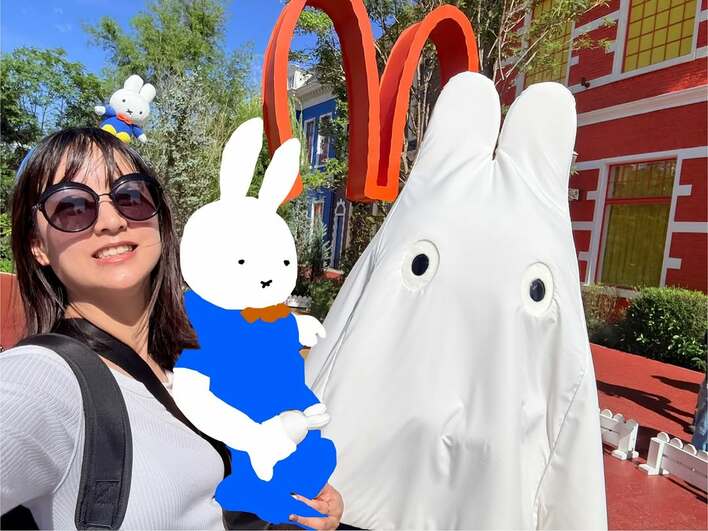 【画像8枚】「お子さんもう大きいですね」山本美月 2歳の我が子を抱いた“センス抜群”な3ショットを見る