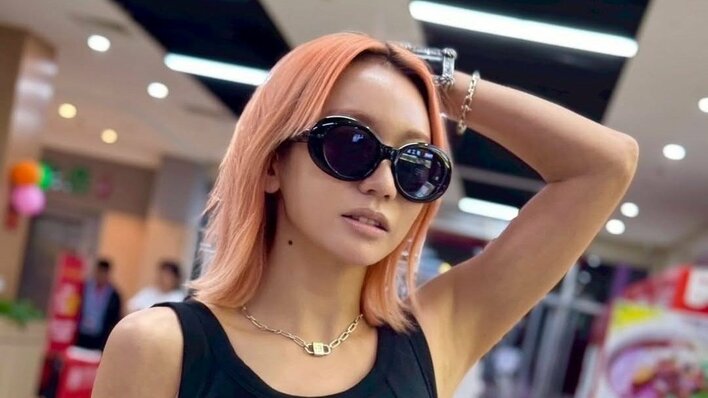 【写真12枚】倖田來未(42) “背筋”際立つショット披露！「この体になりたい」鍛え上げられた姿を見る