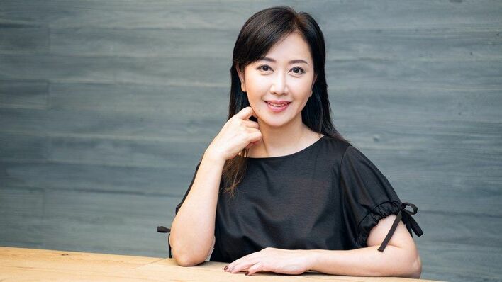 伍代夏子 30代～50代の戸惑いや揺らぎは「新たな可能性の自分が生まれるときだと伝えたい」