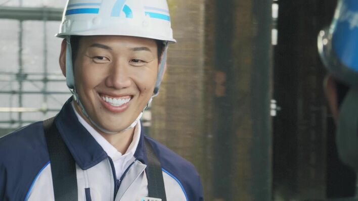 吉田正尚が作業服でTVCMに登場！野球選手らしいお茶目な一面も